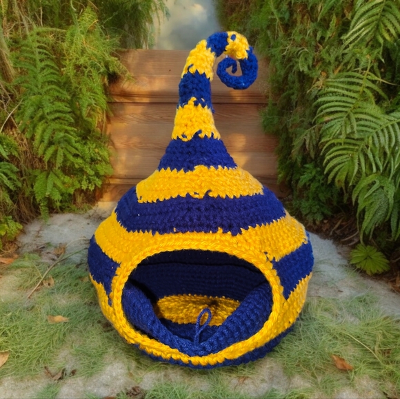 Handmade Crochet Fairy Elven Cat / Small Pet Bed and Toy - Picture 2 of 8